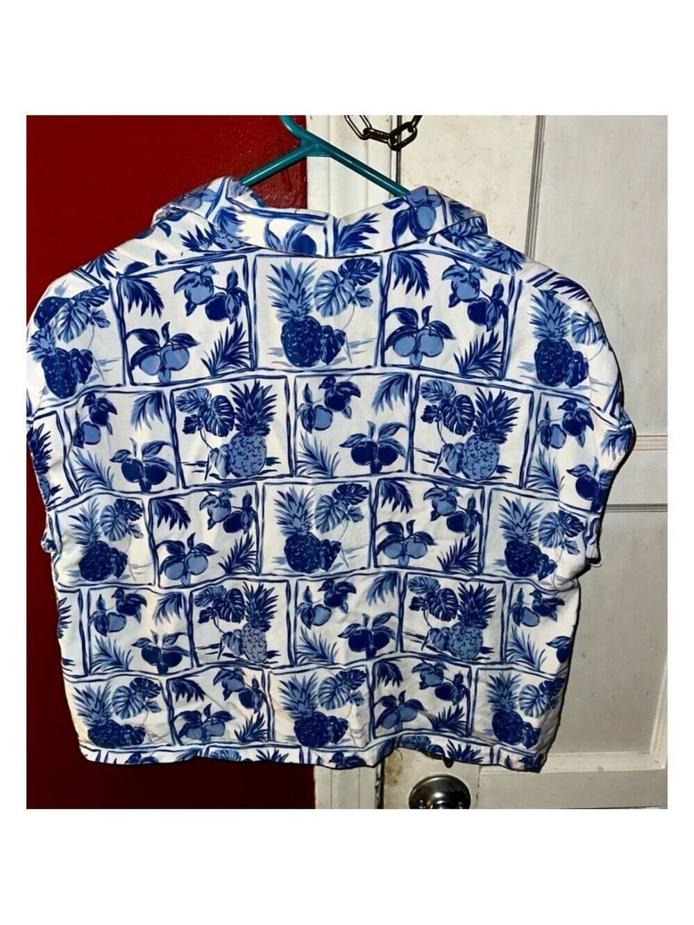 Rose & Olive Blue White Hawaiian Novelty Fruit Cropped Cap Sleeve Shirt - Picture 8 of 8